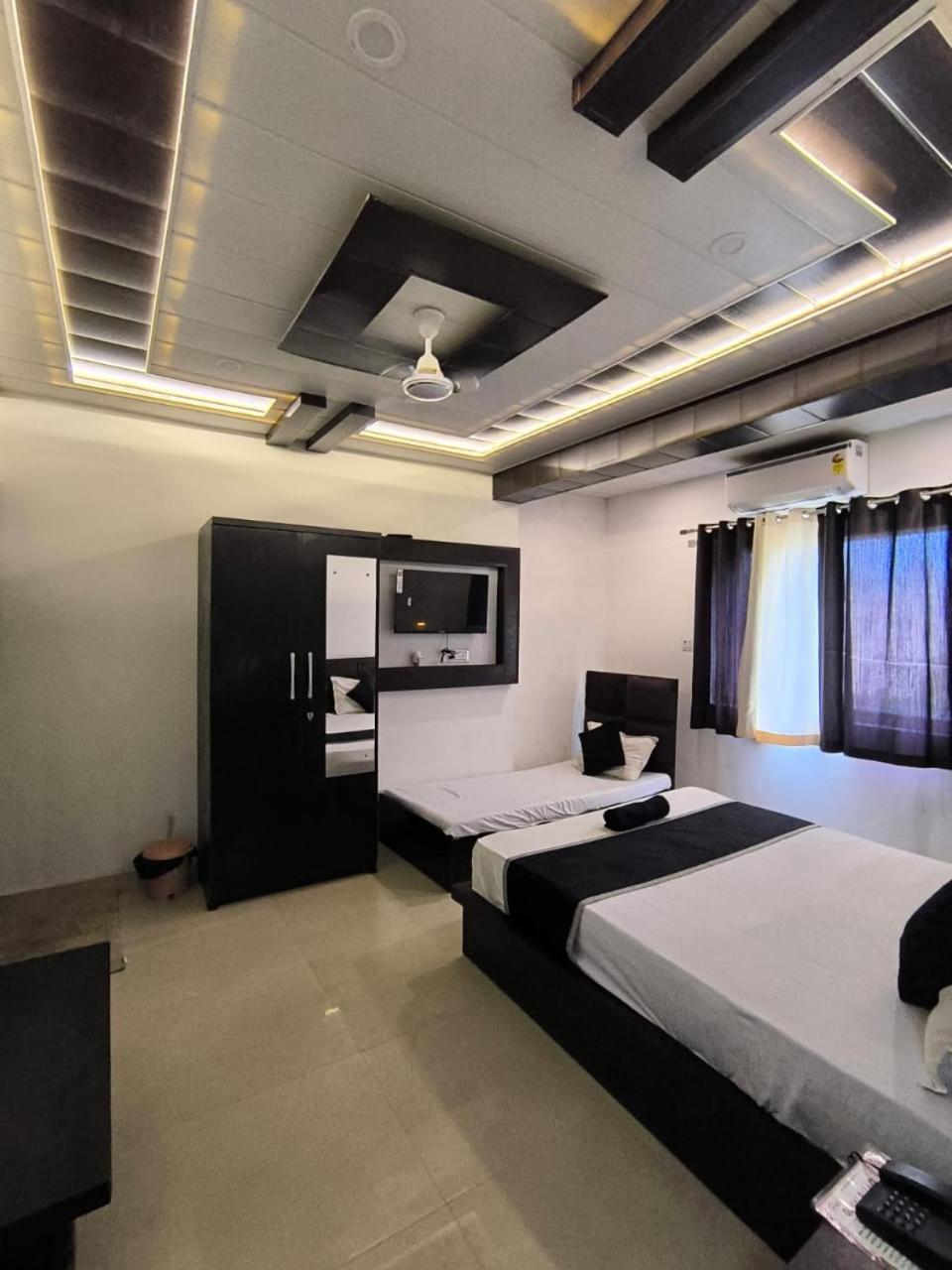 Goyal Palace Hotel